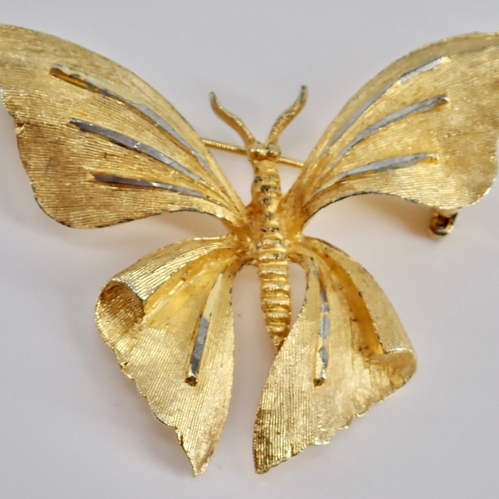 Vintage B.S.K. Signed Gold Tone Butterfly Brooch Pin 2.5" Very good condition